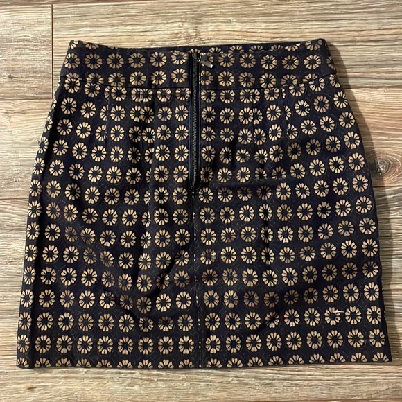 Ann Taylor Loft floral pencil skirt 00P - Picture 4 of 4